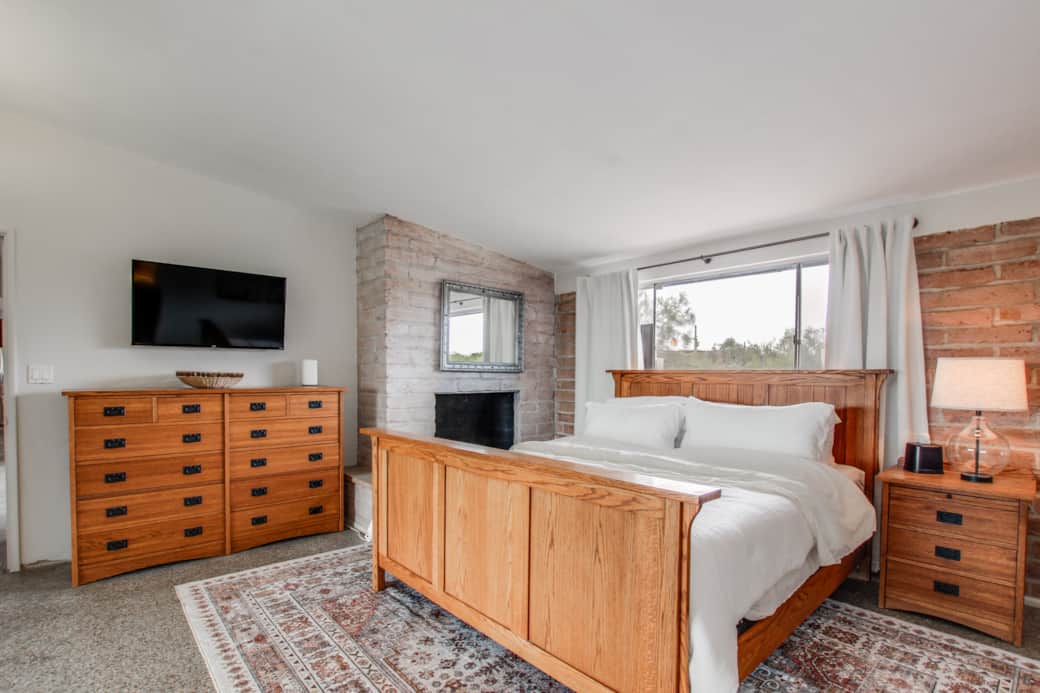 Master bedroom, King