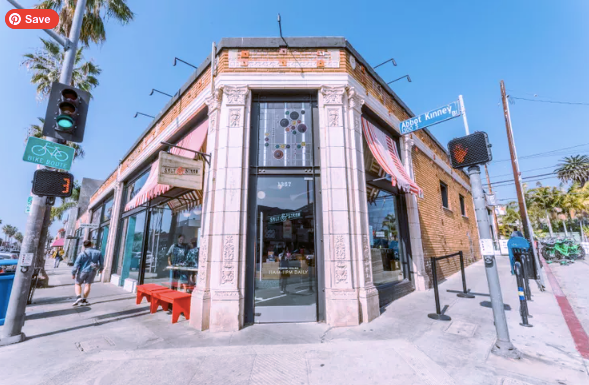 Best Things to Do in Venice Beach, CA (Canals, Boardwalk, Bike Path, & Shops)