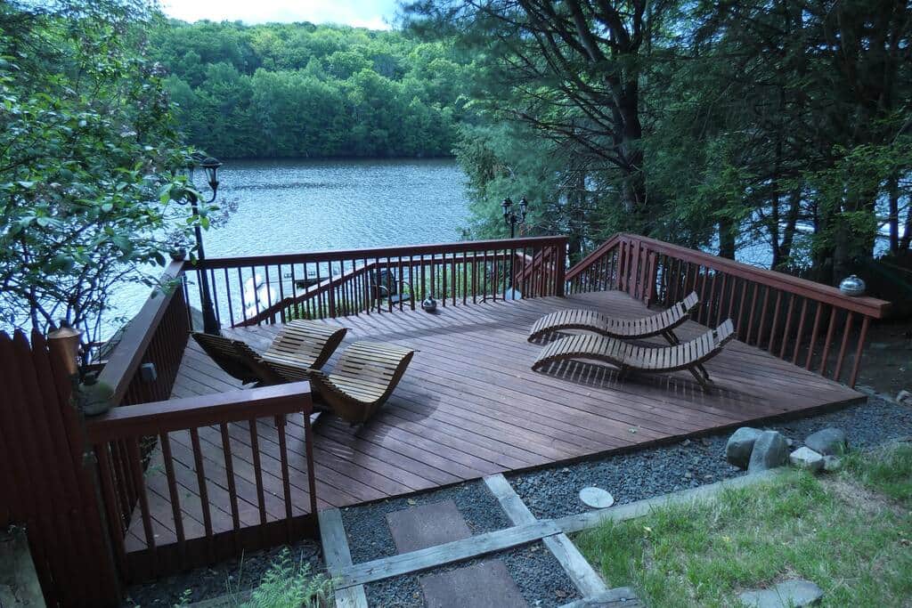 Various lounge chairs to enjoy the lake breezes