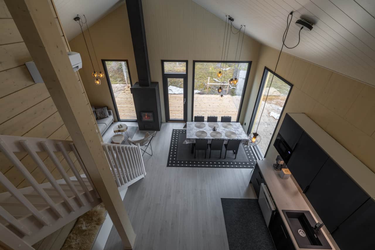 Dining area & kitchen 1