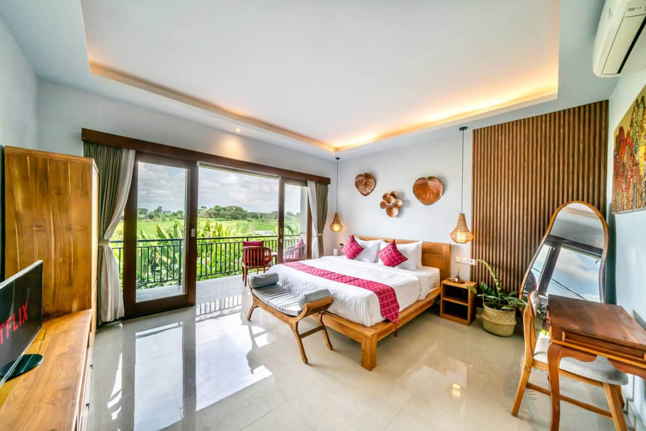 Second En-Suite Bedroom with Balcony 