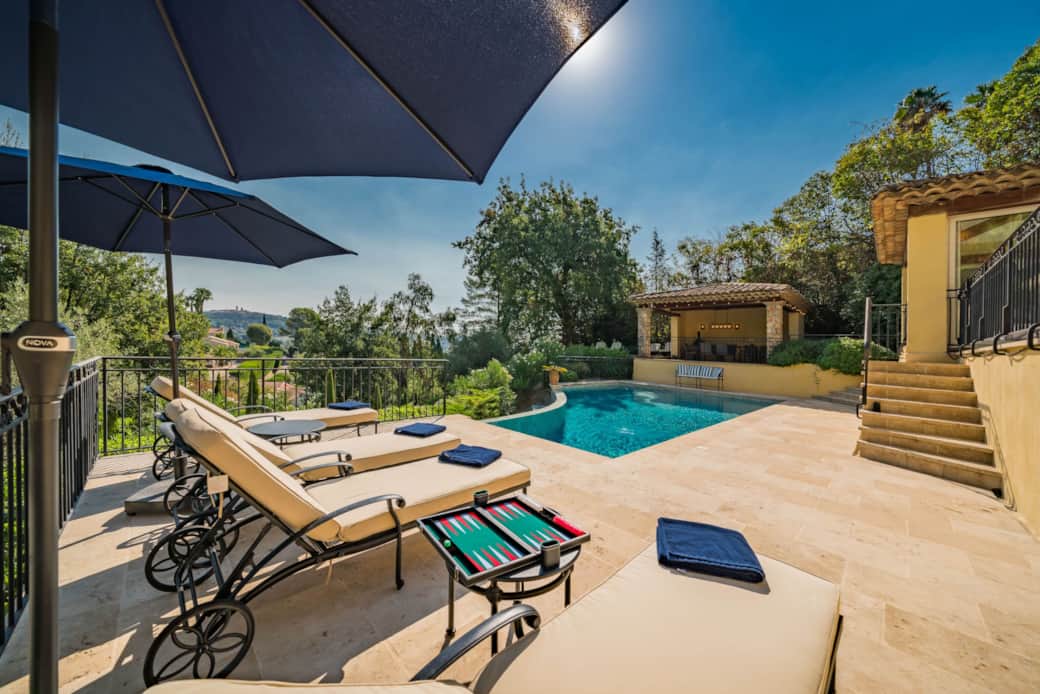 Backgammon by the pool