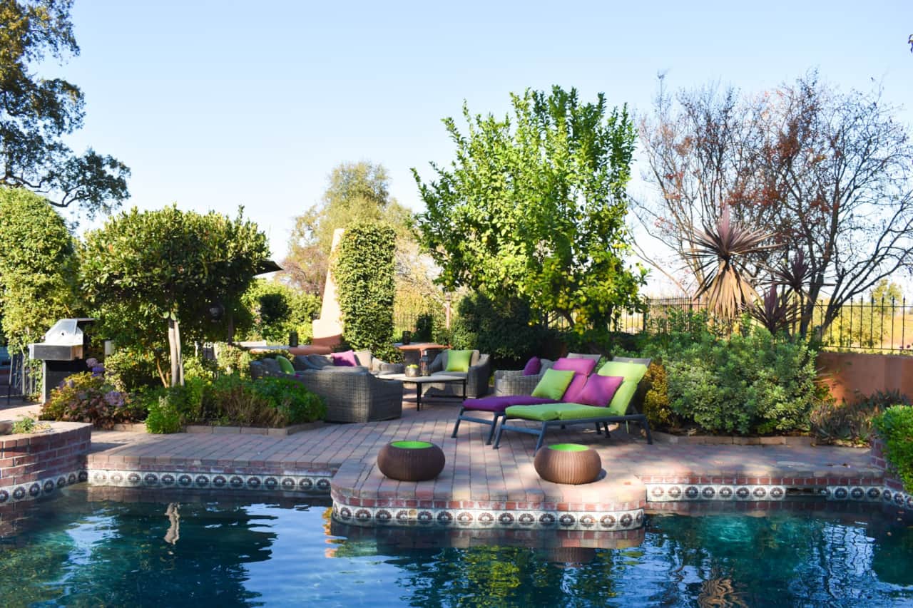 Pool lounge