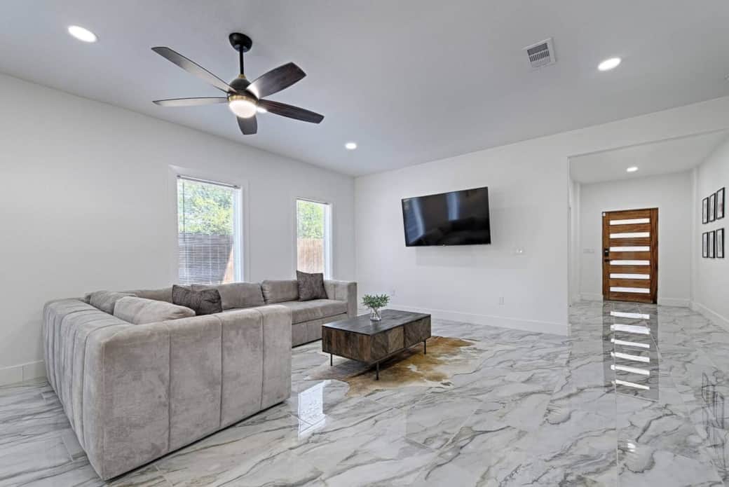 Large living room with Large Smart TV Large living room with Large Smart TV