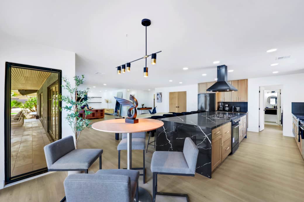 Dining Area Dining Area