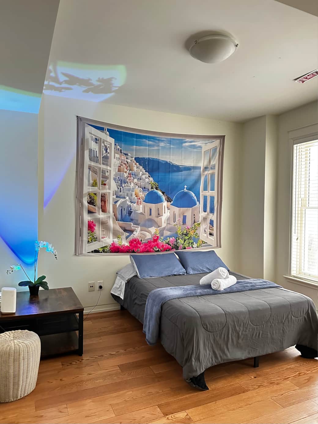 Private Bedroom with queen bed Private Bedroom with queen bed