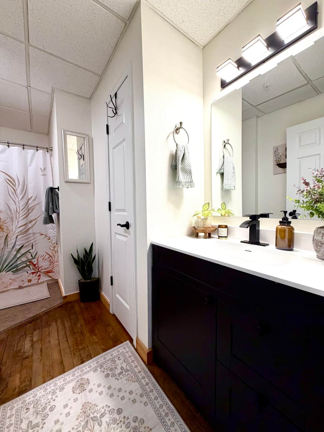 Lake Ave Lofts- Cascade bath
