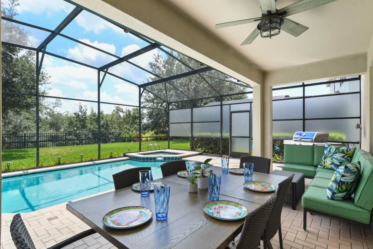 Wonderfully private lanai with large pool 