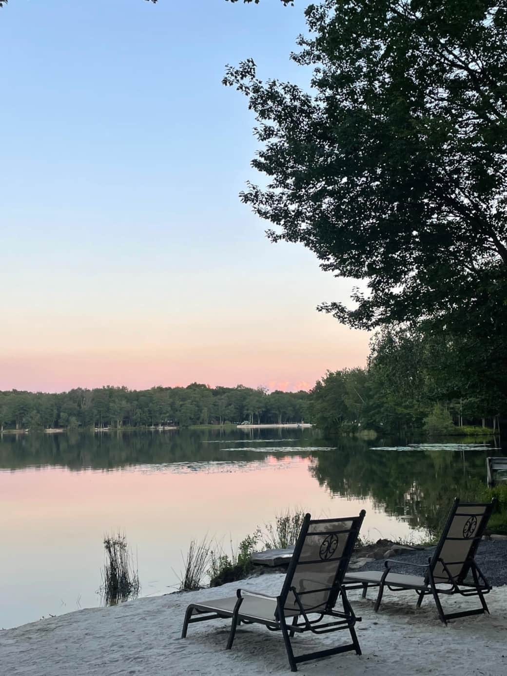 Lakeside Oasis *Lake Front * Kayaks * Hot Tub* Big Bass Lake, Poconos PA