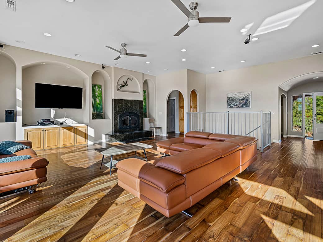 Int FamilyRoom 2 01