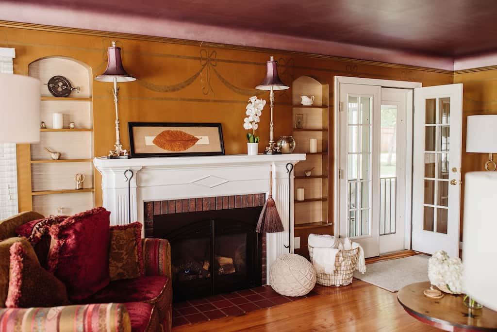 Living Room to Side Yard Screen Porch