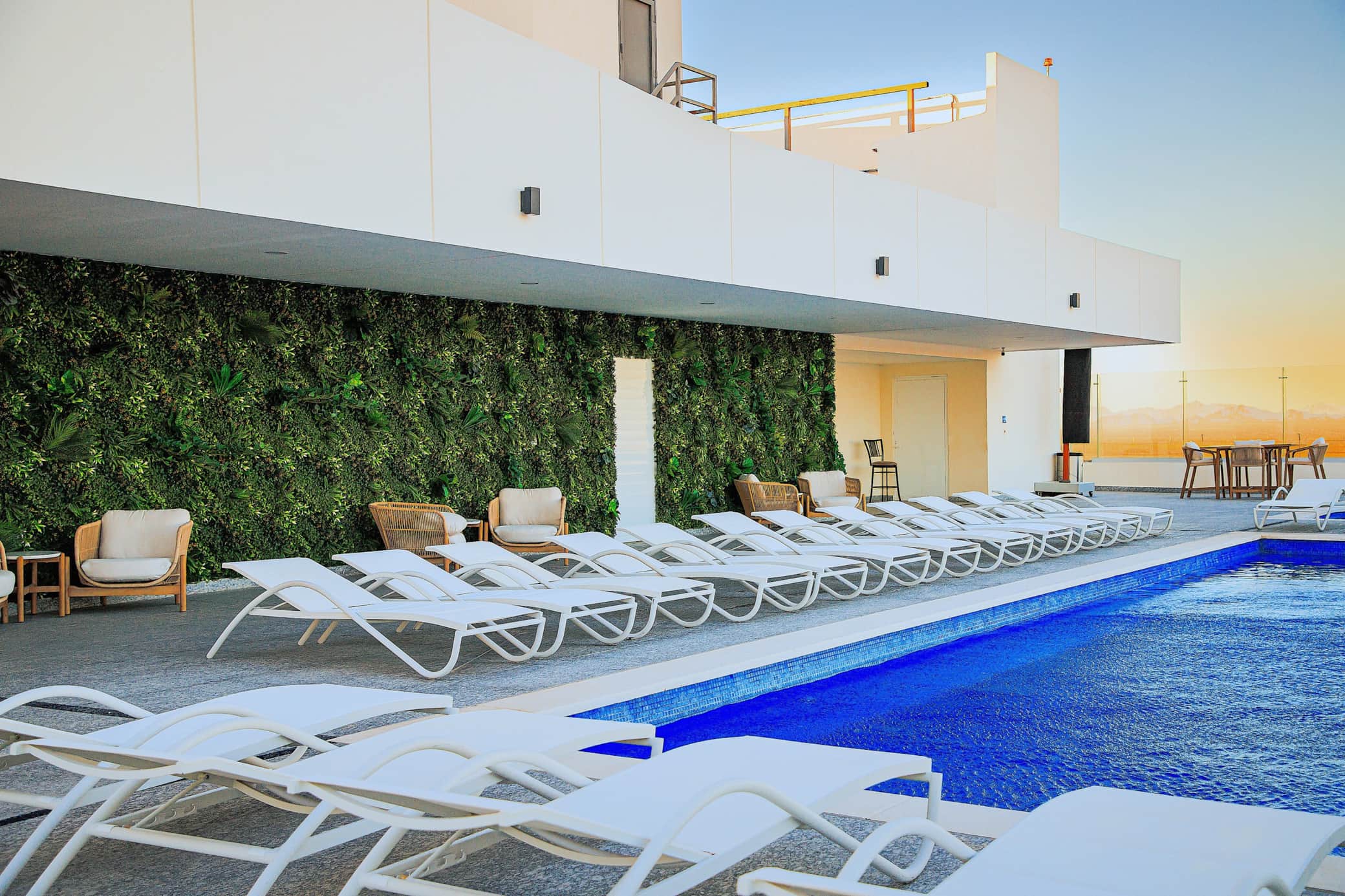 Roof-top pool