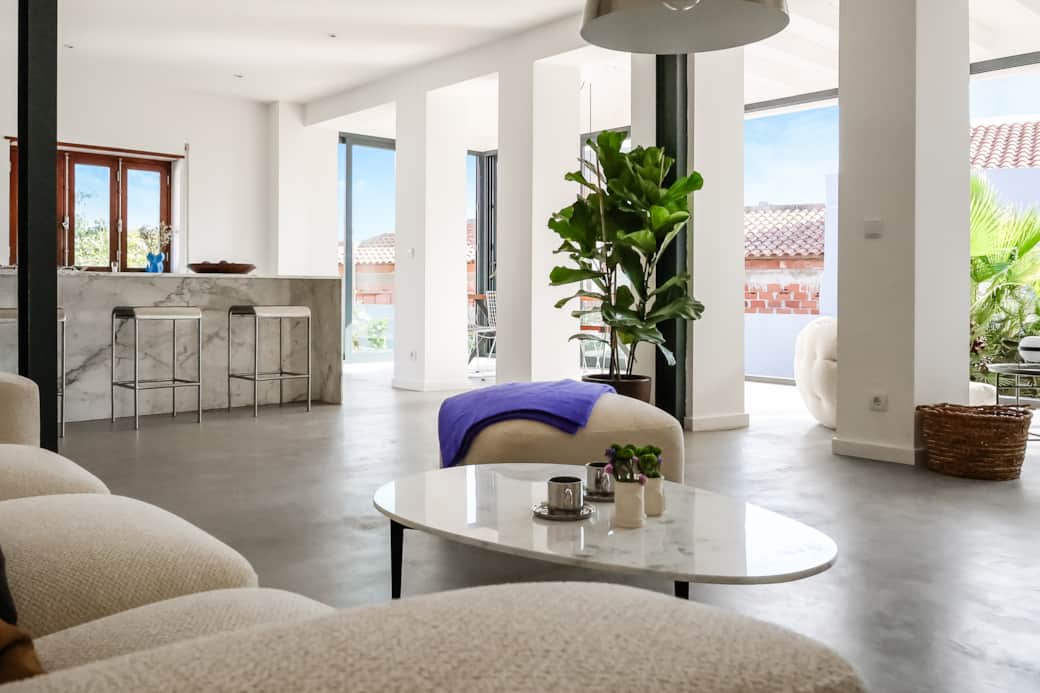 Josy lodge living room open kitchen