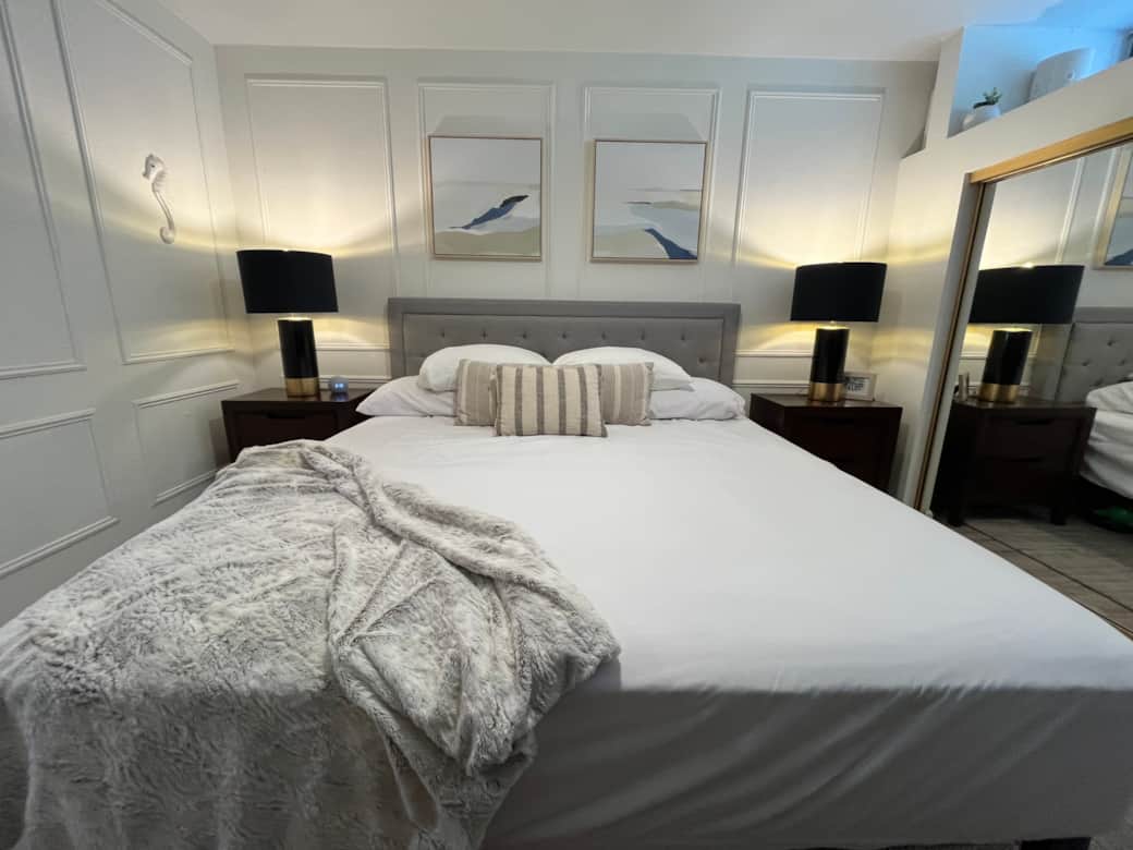 Tastefully adorned room with a luxurious plush king bed, AC, ceiling fan and a 55" TV. Tastefully adorned room with a luxurious plush king bed, AC, ceiling fan and a 55" TV.
