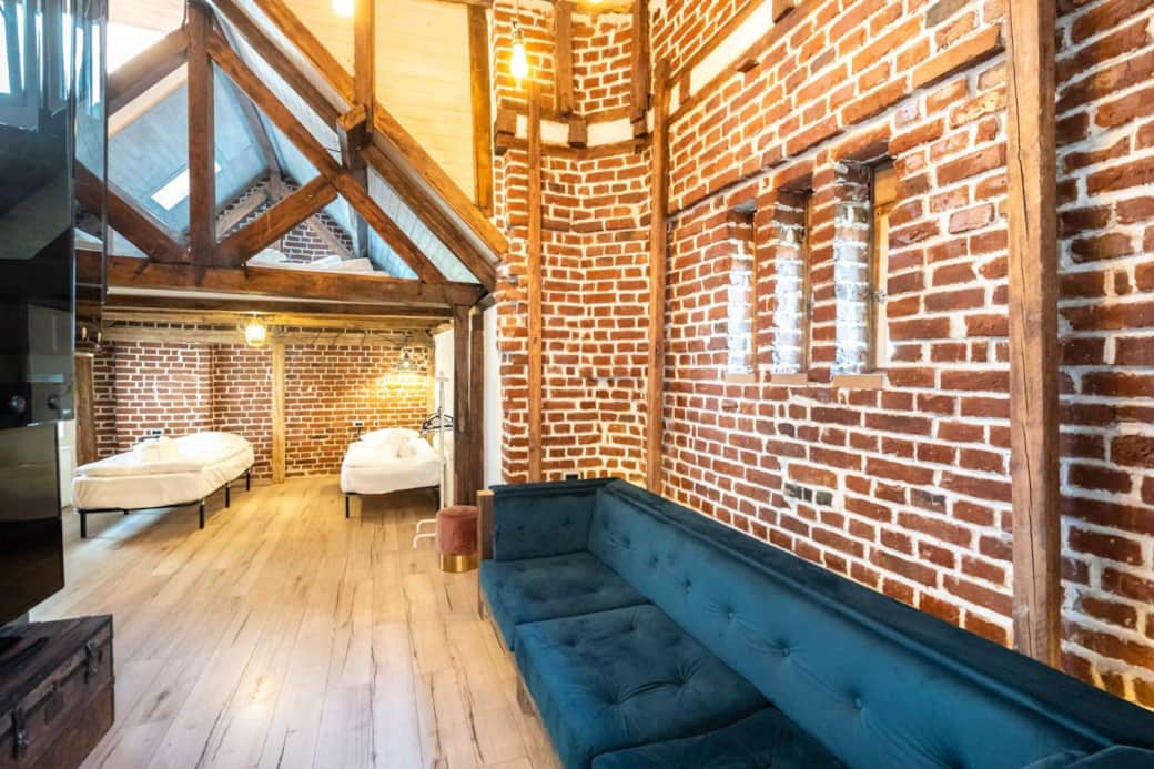 Spacious lounge with architectural details in Lascar Catargiu Duplex No. 3 Spacious lounge with architectural details in Lascar Catargiu Duplex No. 3