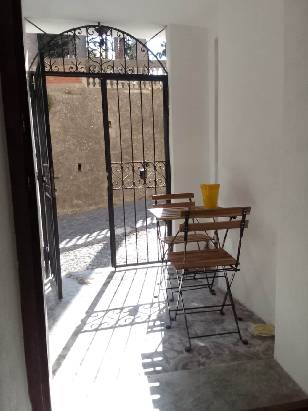 terrazzino serve l'ingresso terrazzino serve l'ingresso