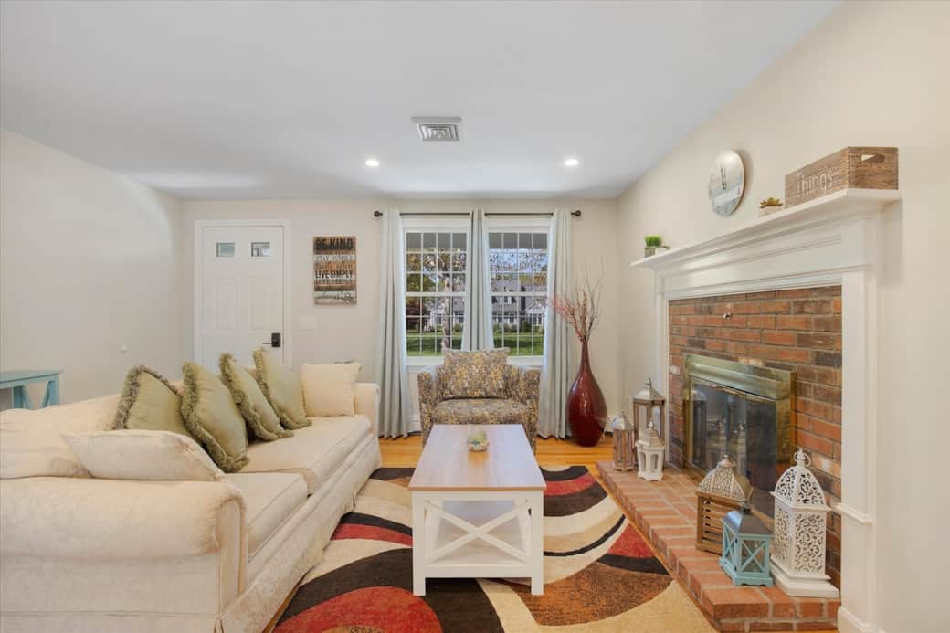 Sitting room with sofa bed