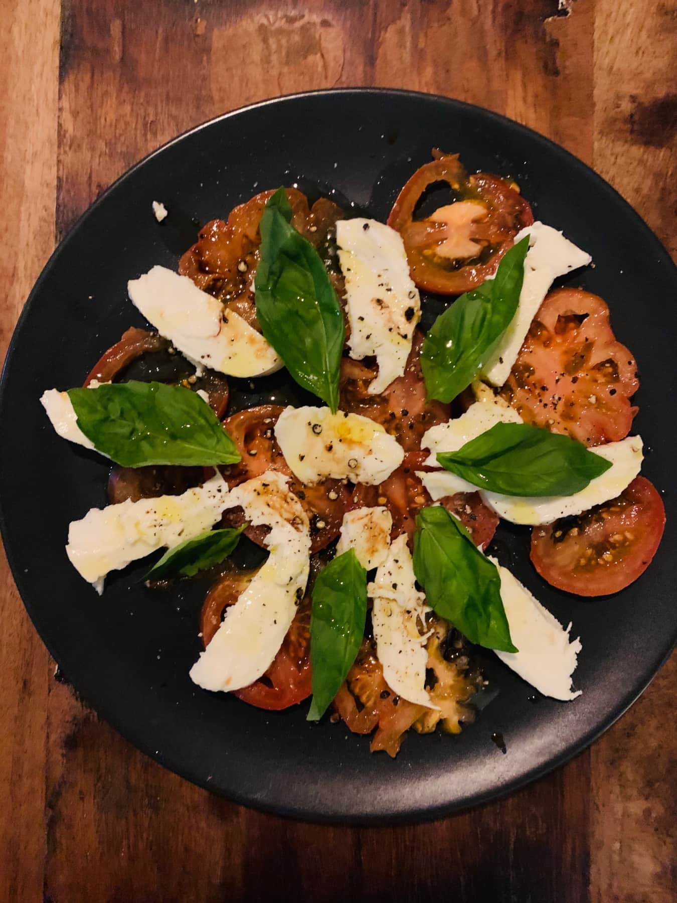 Tomato & mozzarella & basil salad