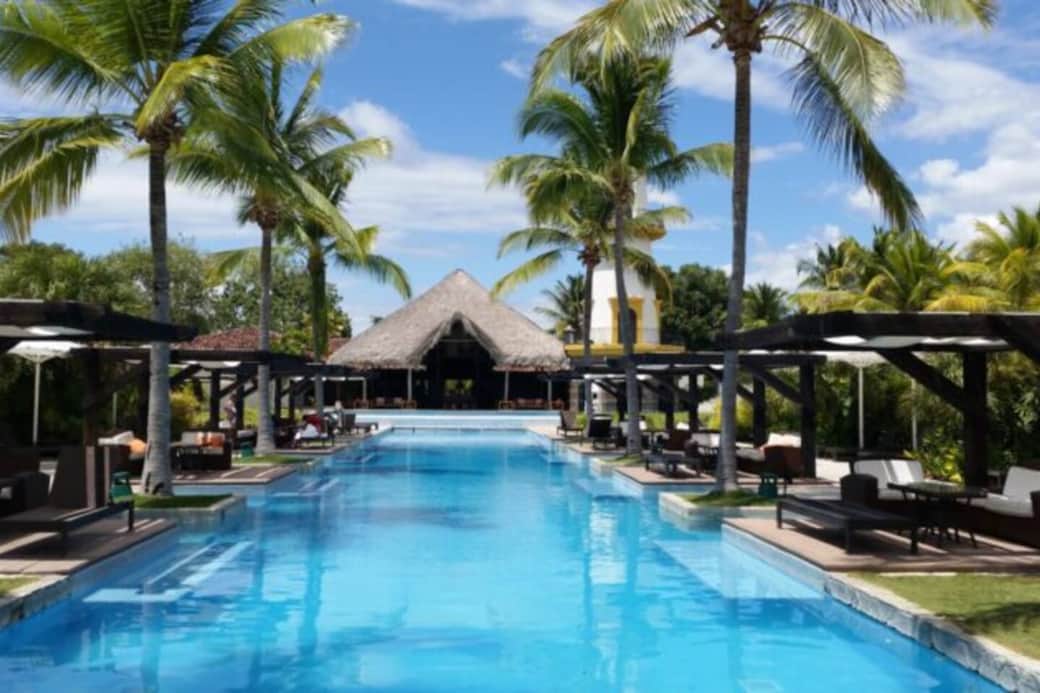 Beach club el faro, con acceso sin costo adicional. Cuenta adicionalmente con un excelente restaurant y barra de tragos