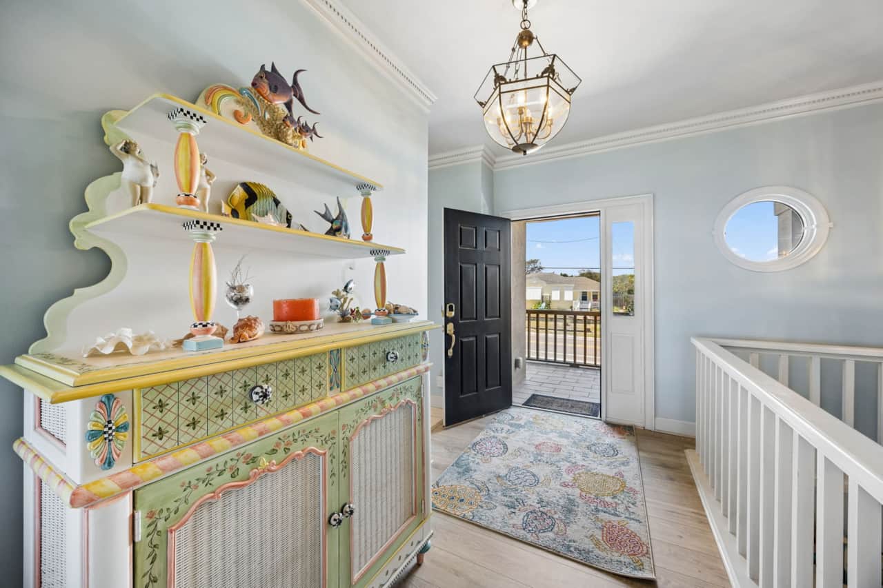 2190 S Fletcher Ave - Interior Entryway