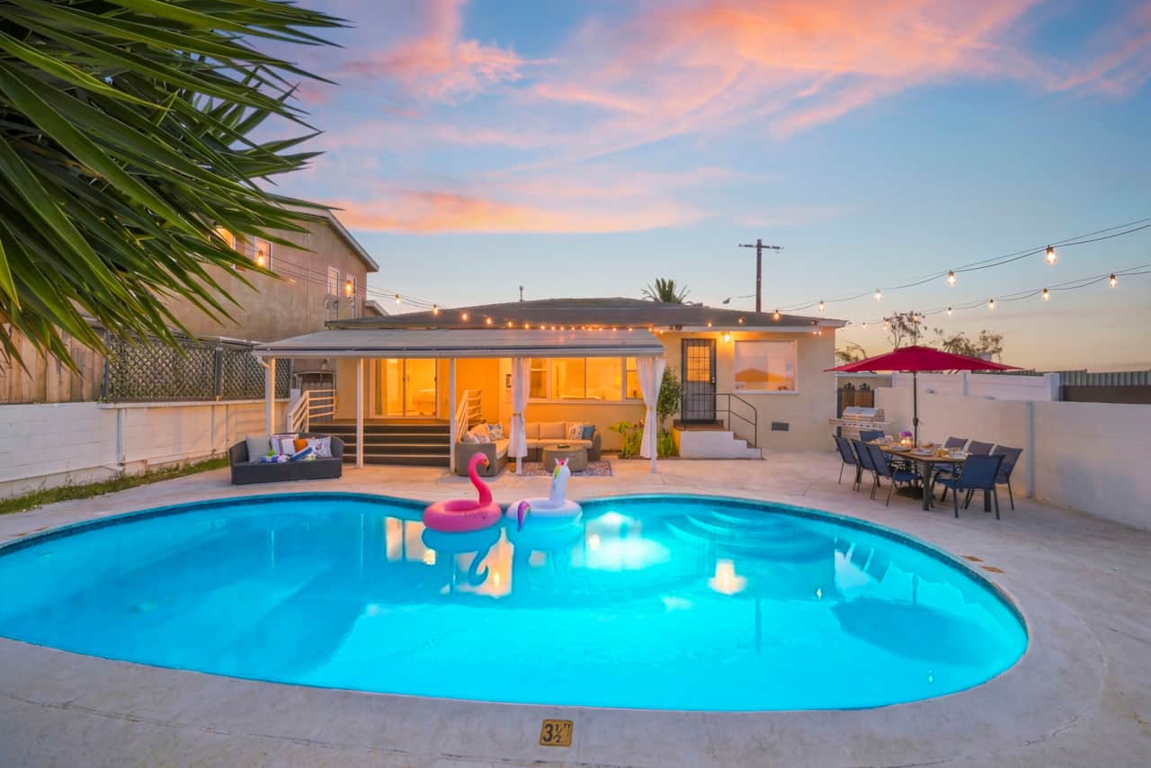 Backyard Oasis - Pool, BBQ & Outdoor Dining/Lounge