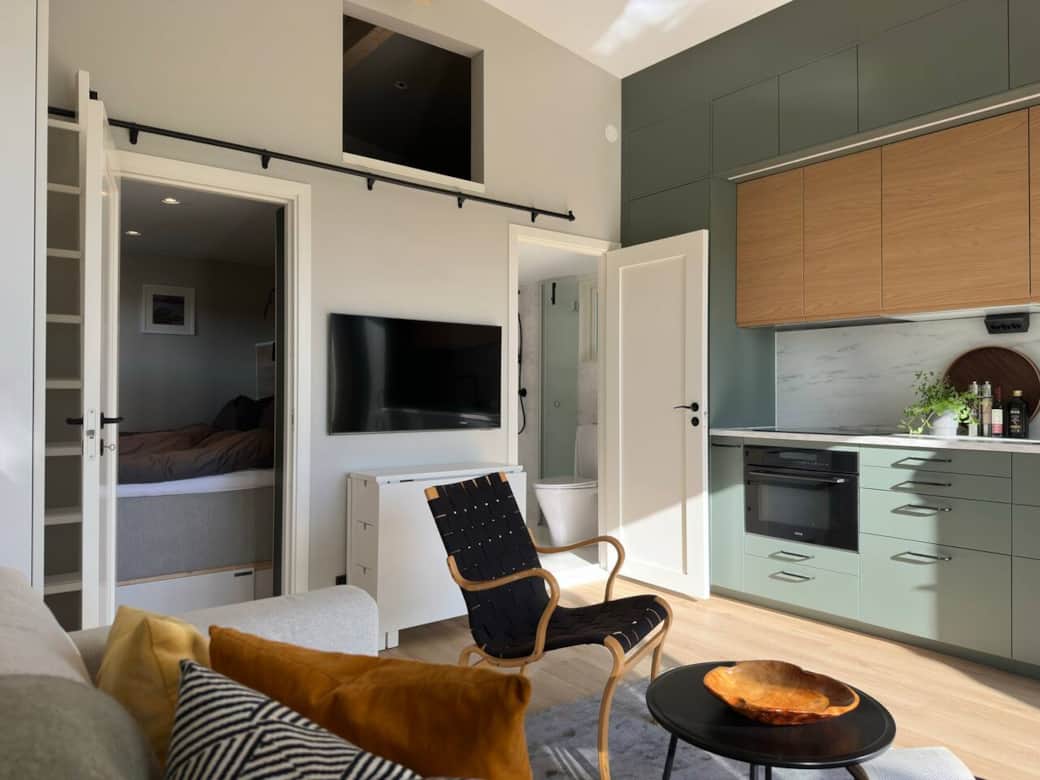 View of the kitchen and smart-tv