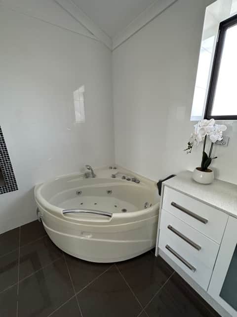 Ensuite Spa Bath