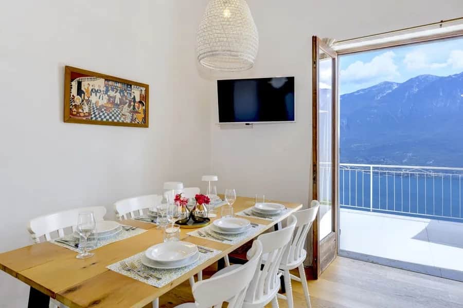 Villa Mare di Luci Charming living room with large Lake Garda view