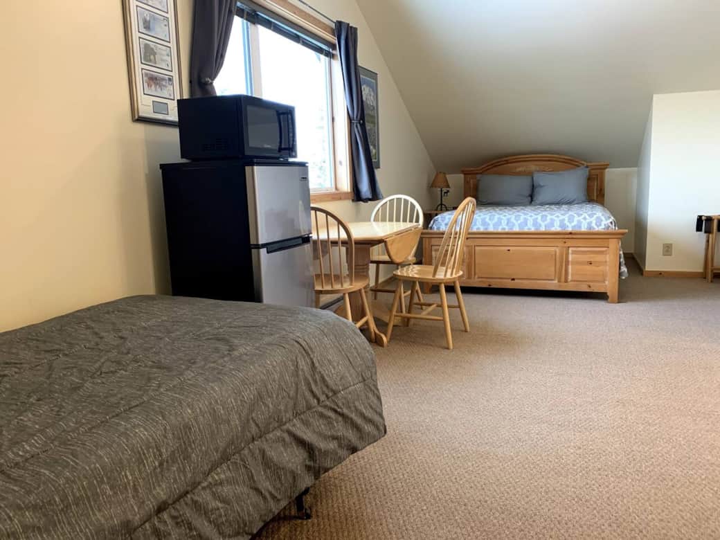 Cozy one room space. 