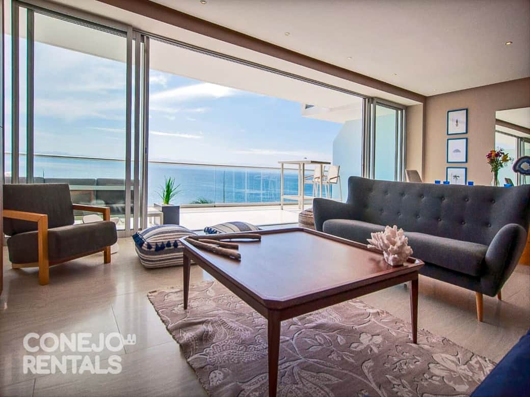 Sala acogedora y luminosa con ventanales y vista frontal al mar en Bolongo Punta de Mita Sala acogedora y luminosa con ventanales y vista frontal al mar en Bolongo Punta de Mita