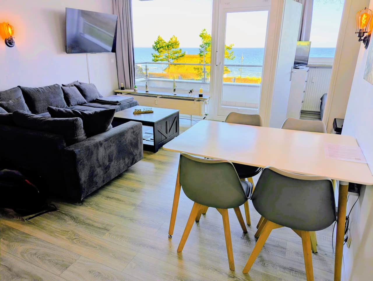 Wohnzimmer und Essbereich