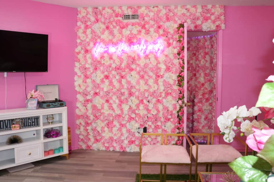 Doll Closet(Great for Pictures)
