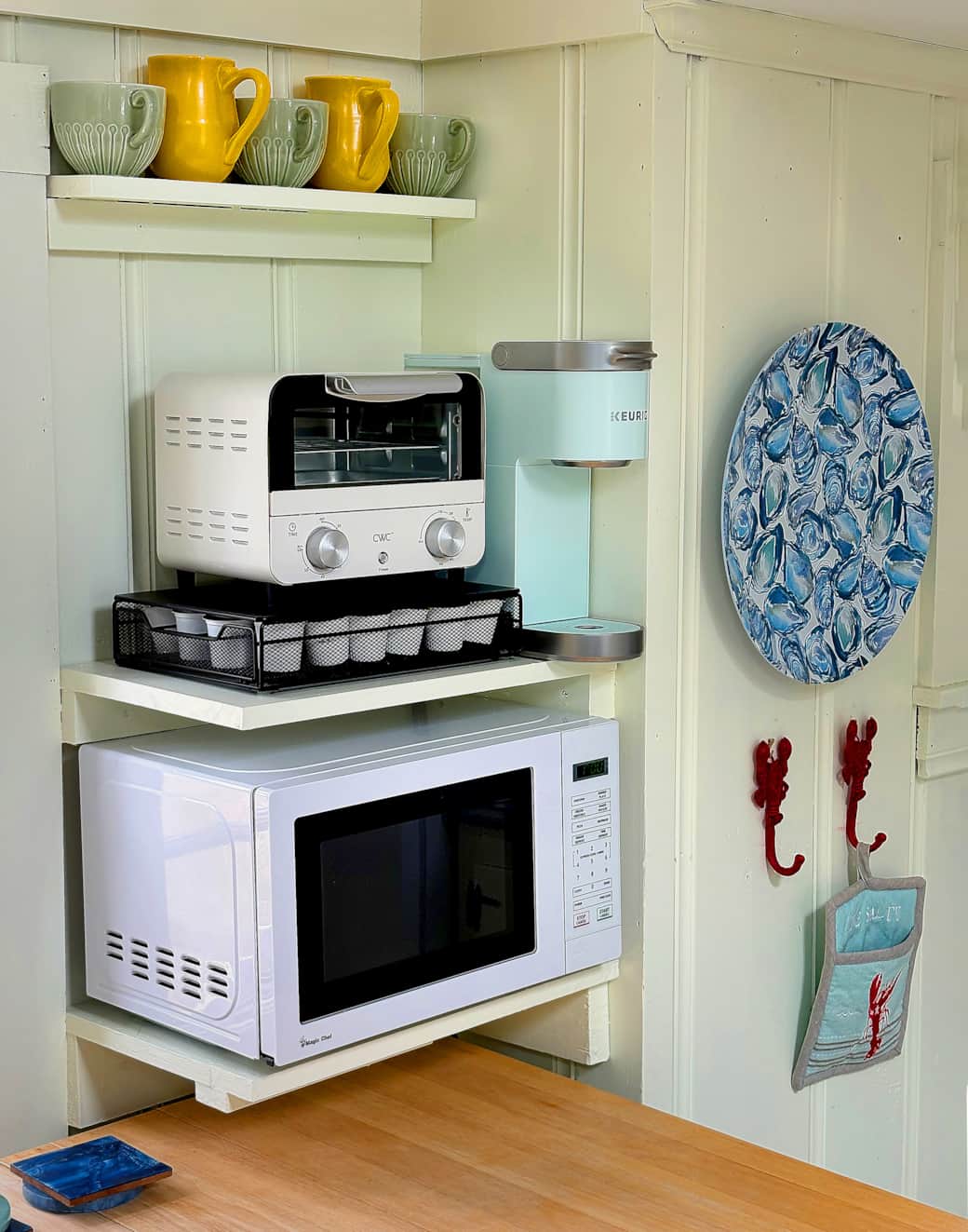 Wake up slow—we've got the coffee and tea basics covered for your first morning
