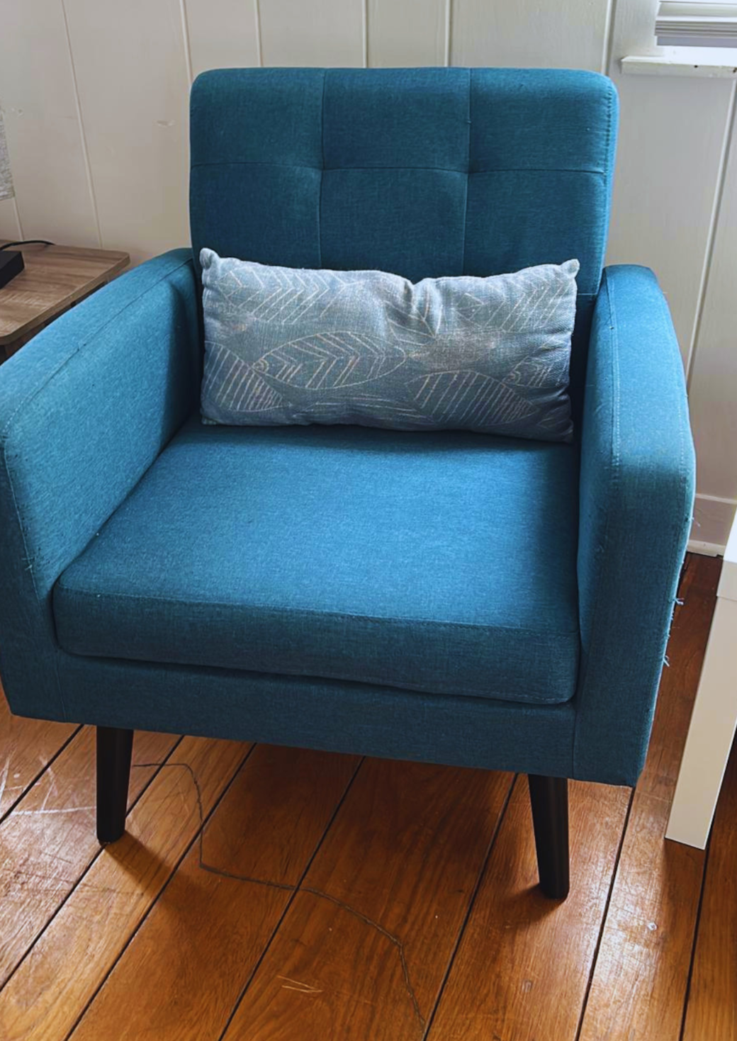 Charming armchair, ideal for reading, relaxing, or enjoying a quiet moment. Lakeland, FL