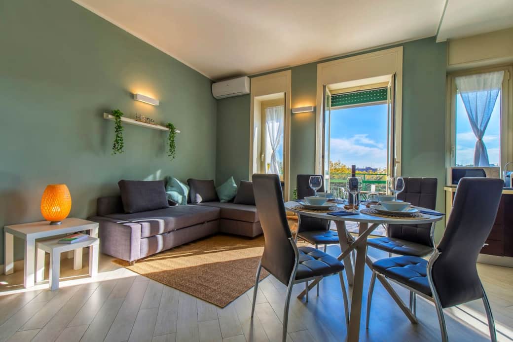 Living area with dining table, ideal for four people Living area with dining table, ideal for four people