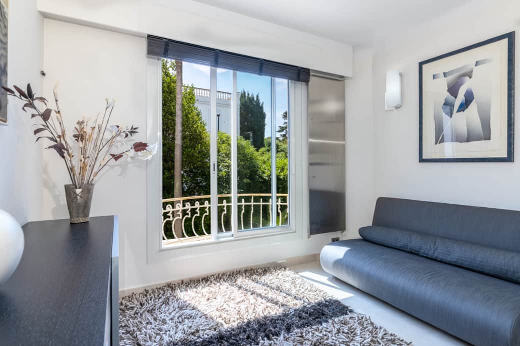 407 Floor 1 bedroom left annex 1