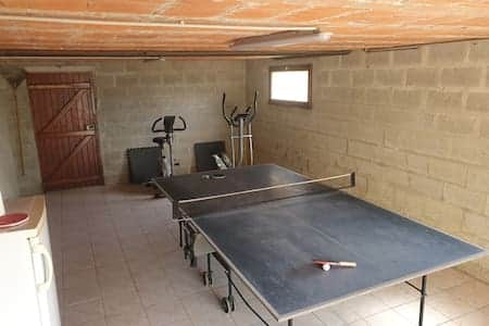 Le garage avec son espace fitness