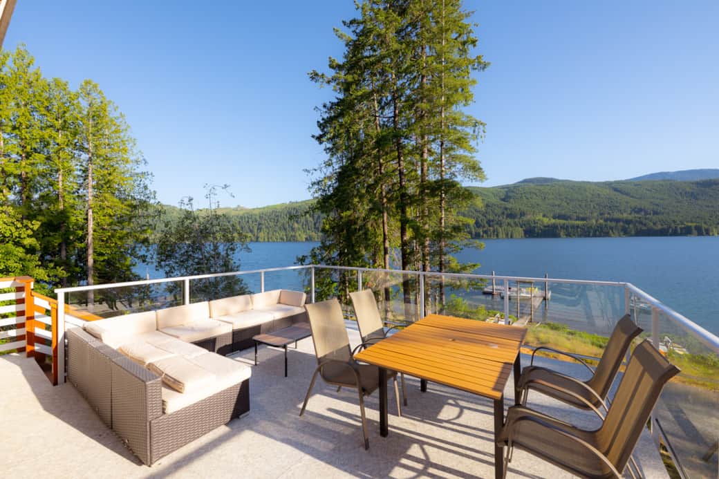 Lakefront views Sproat Lake vacation cabin for  rent