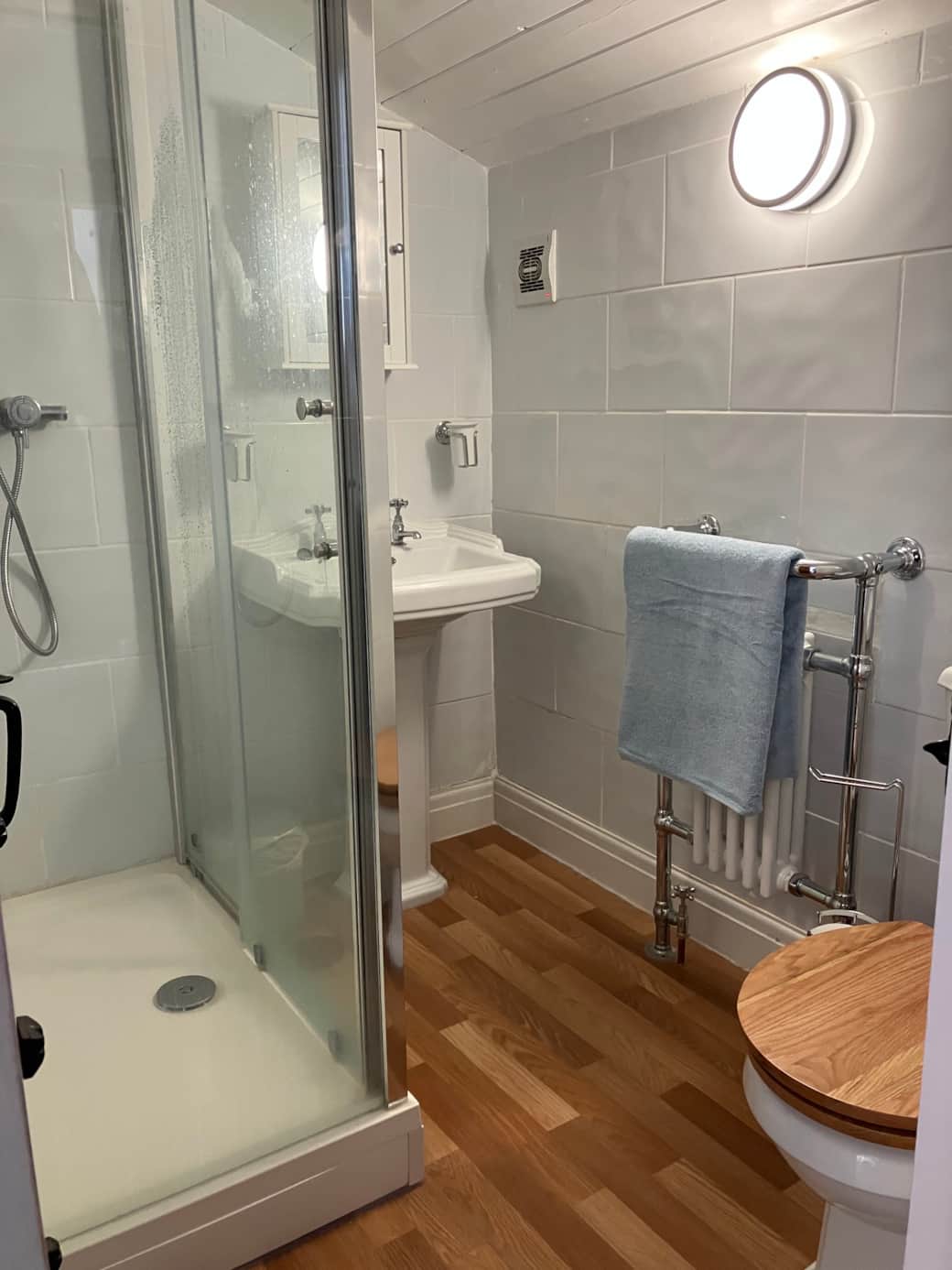 Power shower and complimentary tolietries