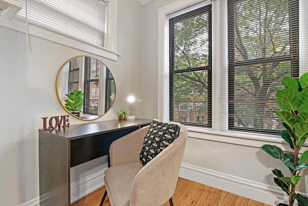 R1A Lively & Bustling 2BR N Broadway Boystown Apartment in Chicago