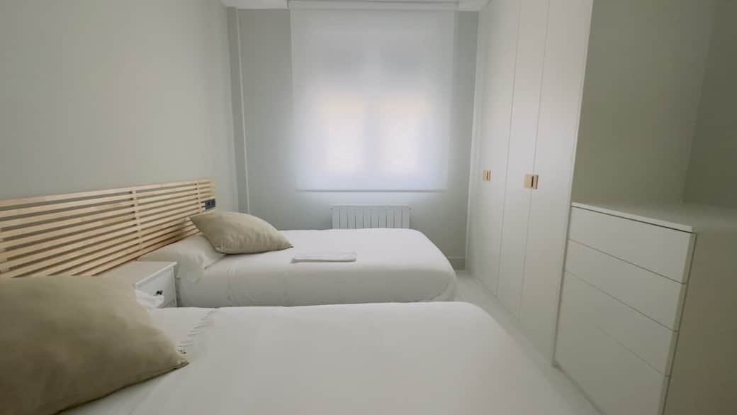 Habitación de dos camas individuales. Habitación de dos camas individuales.