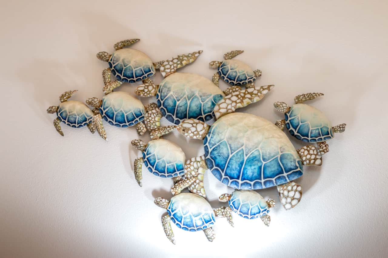 Hawaiian sea turtle wall art inside Villa 1702