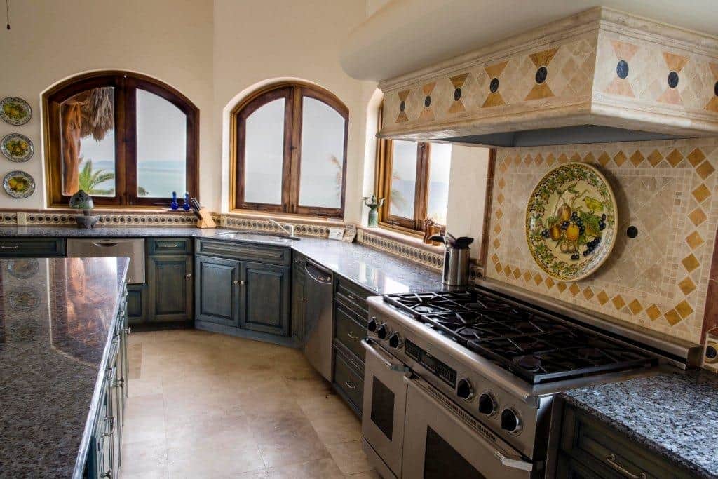 Kitchen Sinks & Gas Range