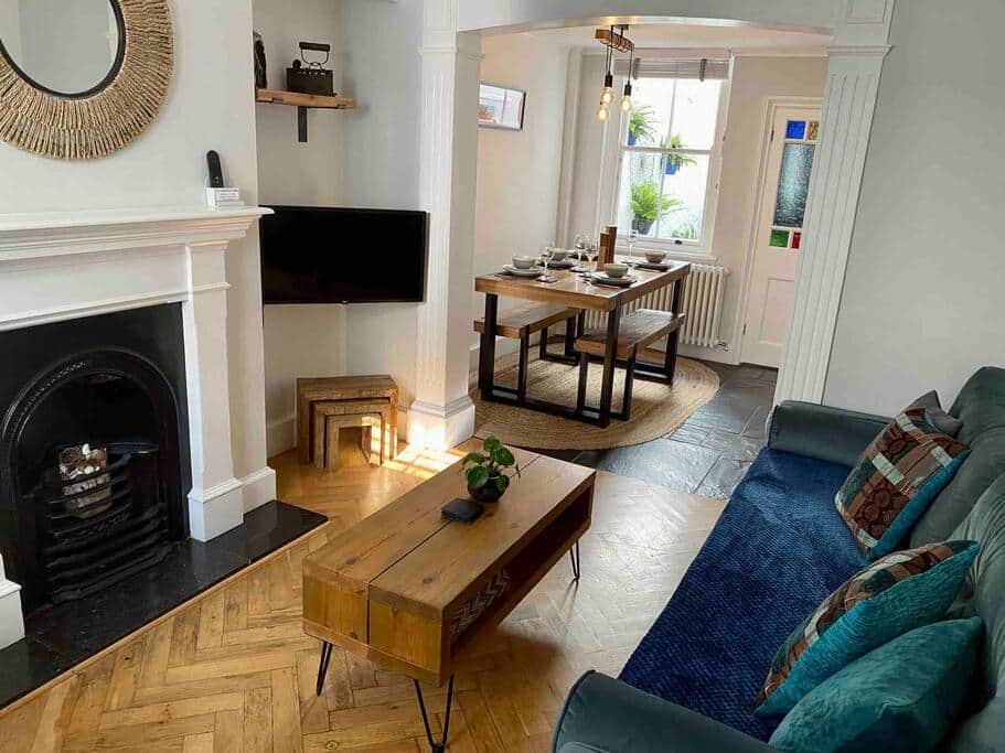 Living room/Dining room. Sky satellite/cable TV with Netflix.