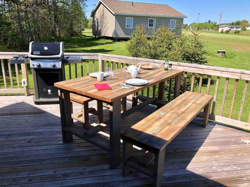 Dining, bbq and firepit in the yard