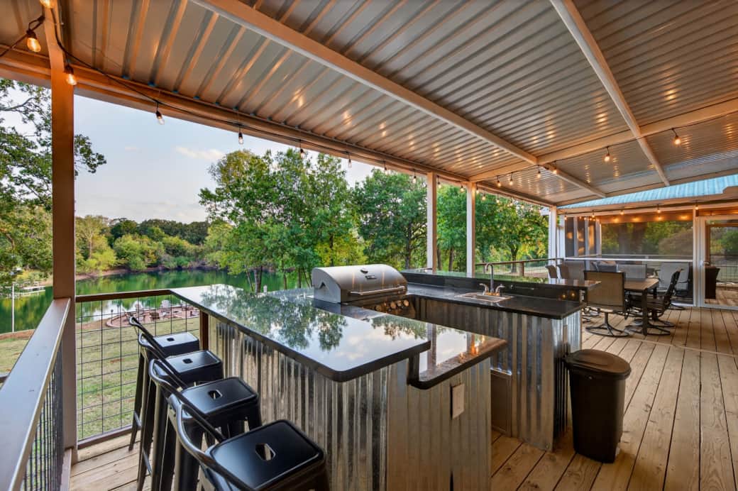 Outdoor kitchen bar