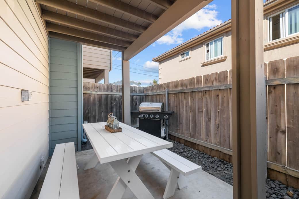 Outdoor Dining Area - Grill Area - Patio