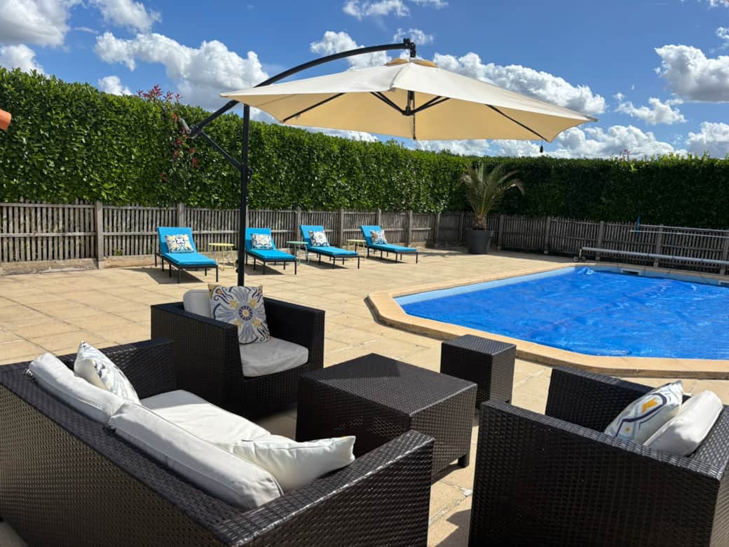 Pool Seating