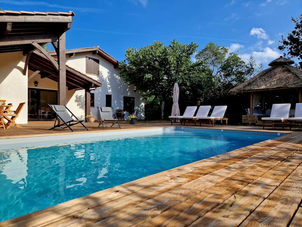 Piscine et terrasse