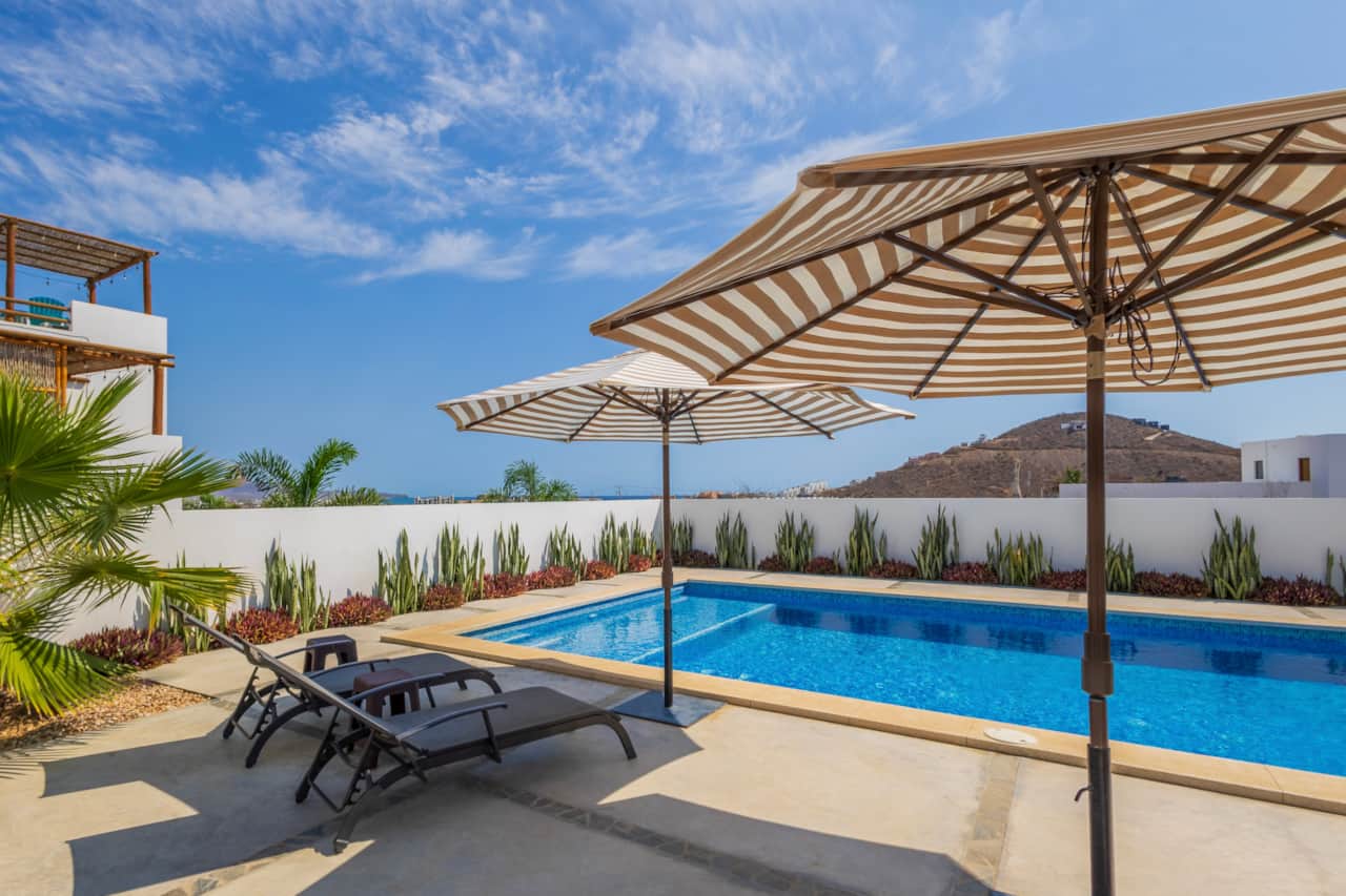 Shared pool view with umbrella